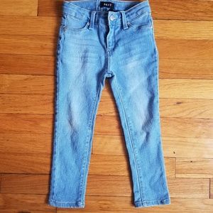 New dkny jeans with cute belt loop detail